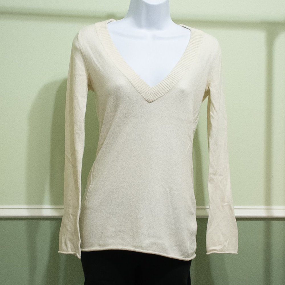 SM Old Navy Perfect Fit comfy cream v-neck sweater